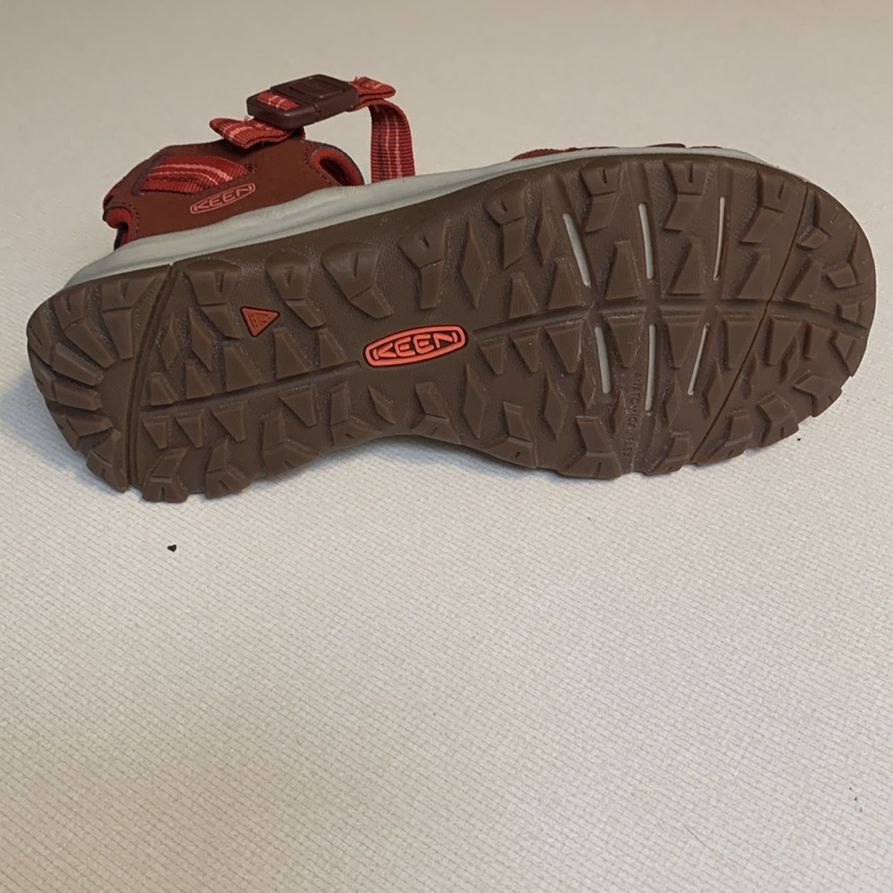 Keen Women’s Red Sandals NWOT - Picture 8 of 10